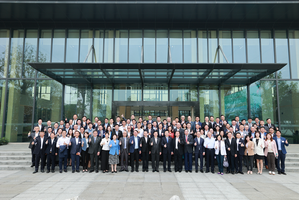 香港特区政府及立法会代表团旅行调研广州沥滘地埋式生态HJC888黄金城厂